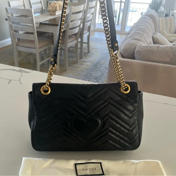 Gucci - GG Marmont Medium Matelassé
Shoulder / Crossbody Bag Chevron Leather - Picture 8 of 17